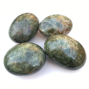 Prírodné minerálne sklo kameň Green opal palm kameň na liečenie 50-80mm 16