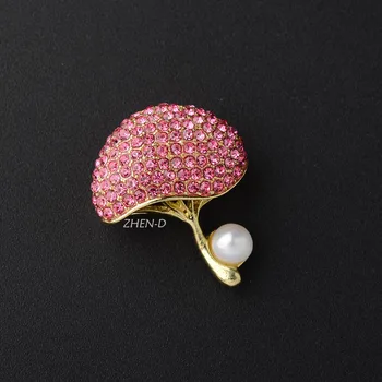 ZHEN-D Šperky Rose Red Crystal micro pave Očarujúce Kvet Húb Tvarované Brošňa Prírodné Perly Darček Preklopke Kolíky Žien pin